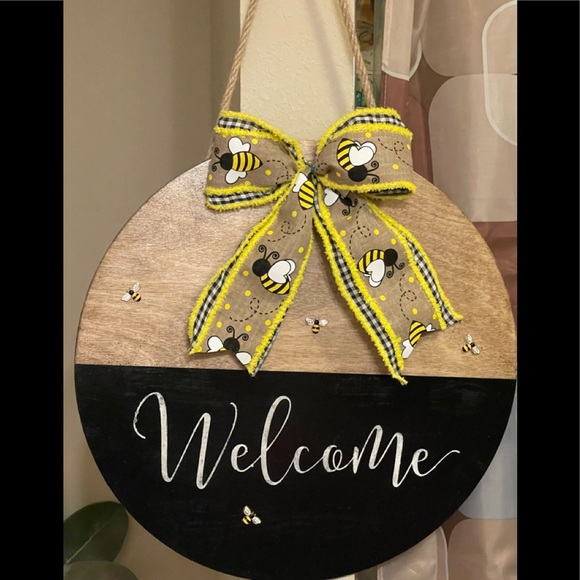 Circular Welcome Sign - Picture 1 of 1